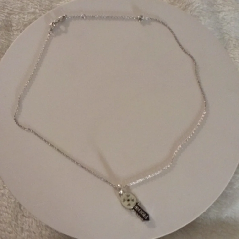 (FRIENDS) STERLING SILVER NECKLACE